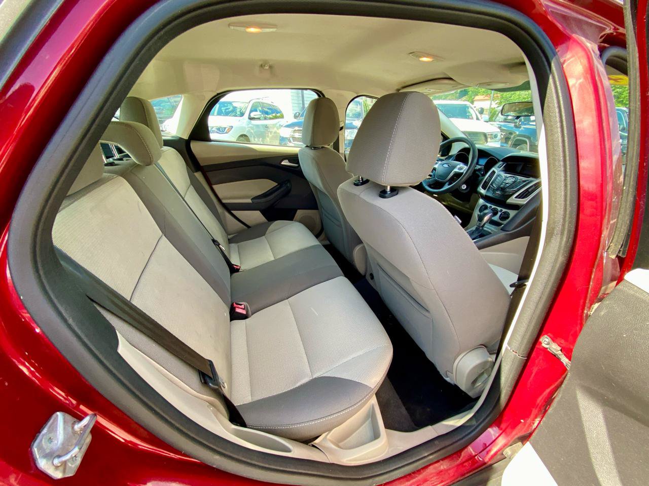 Used 2014 Ford Focus SE FWD image 9