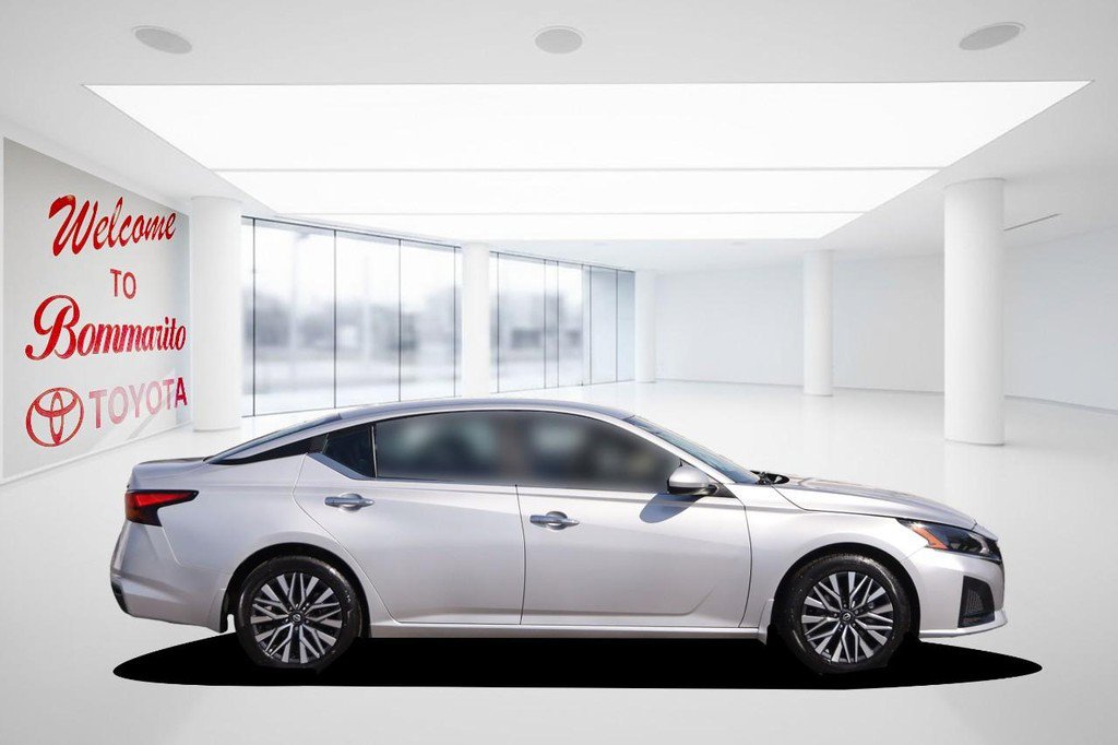 Used 2023 Nissan Altima 2.5 SV FWD image 5