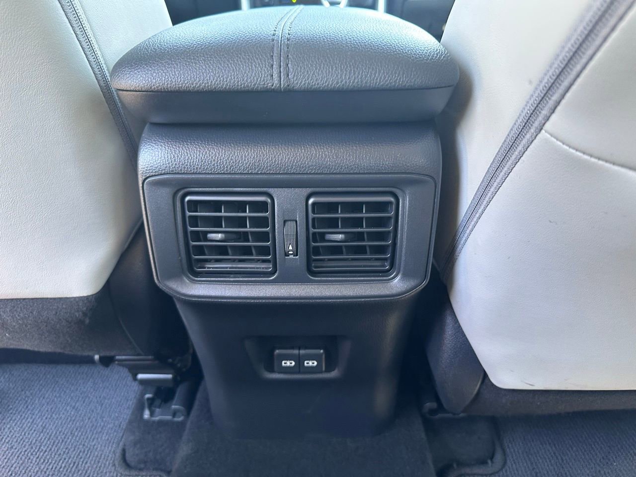 Used 2022 Toyota RAV4 Limited image 16