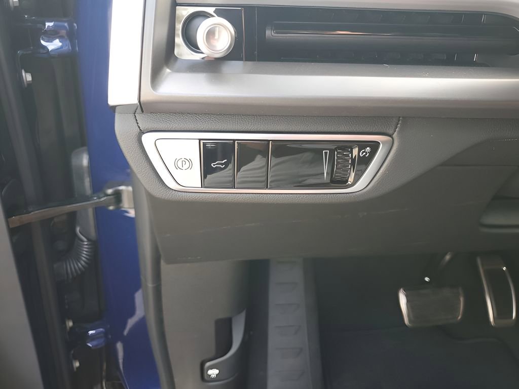 New 2026 Cadillac Vistiq Sport image 33