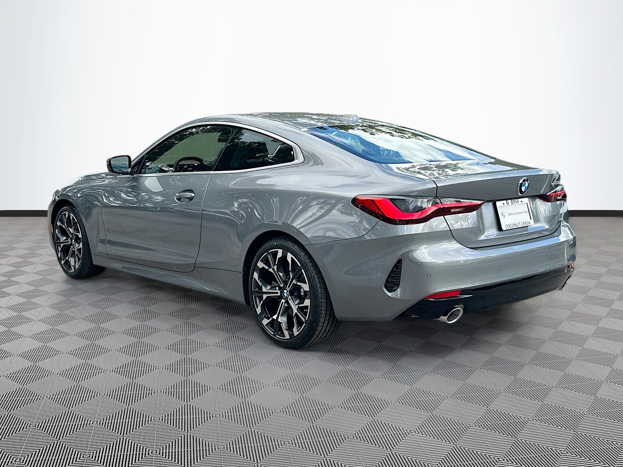 New 2026 BMW 430i Coupe w/ Parking Assistance Package RWD image 4