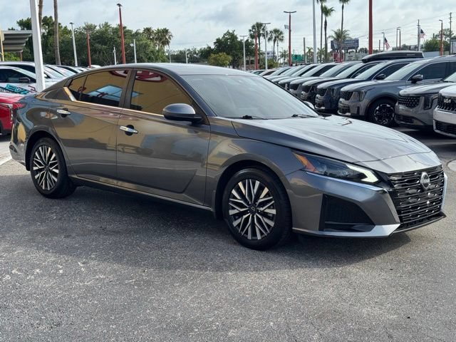 Used 2024 Nissan Altima 2.5 SV w/ SV Premium Package FWD image 7