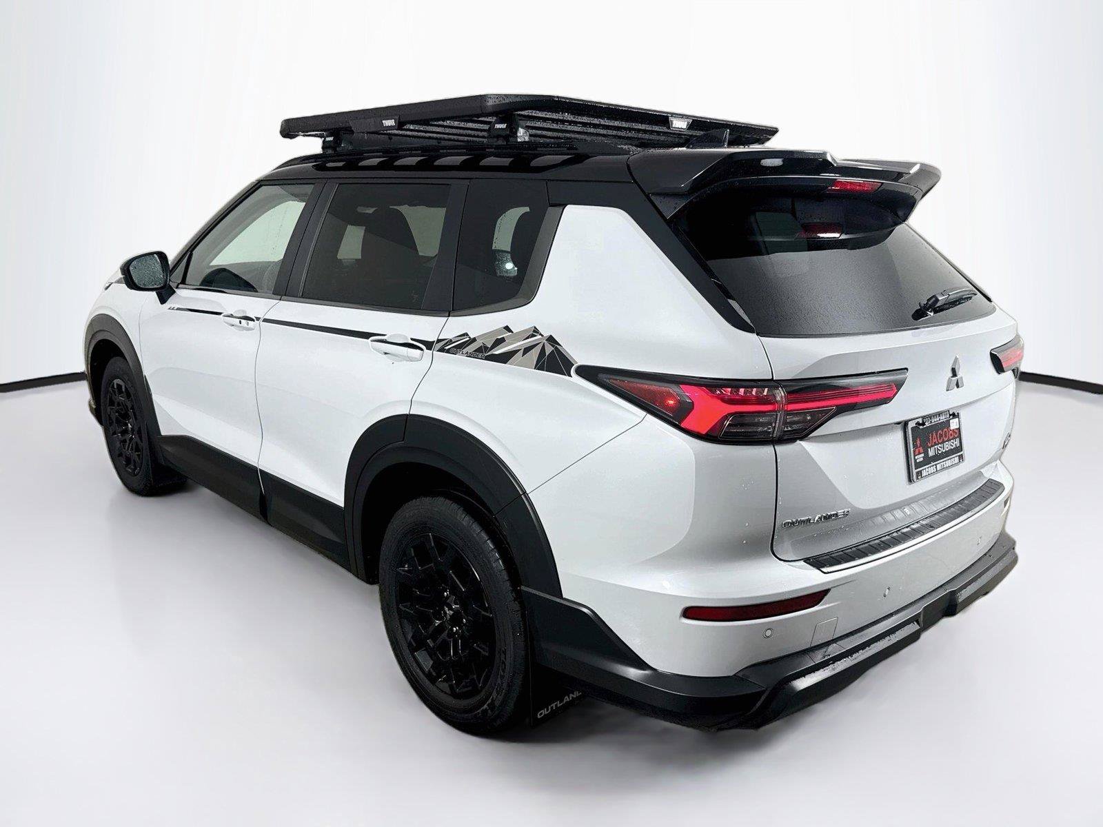 Used 2026 Mitsubishi Outlander AWD image 3