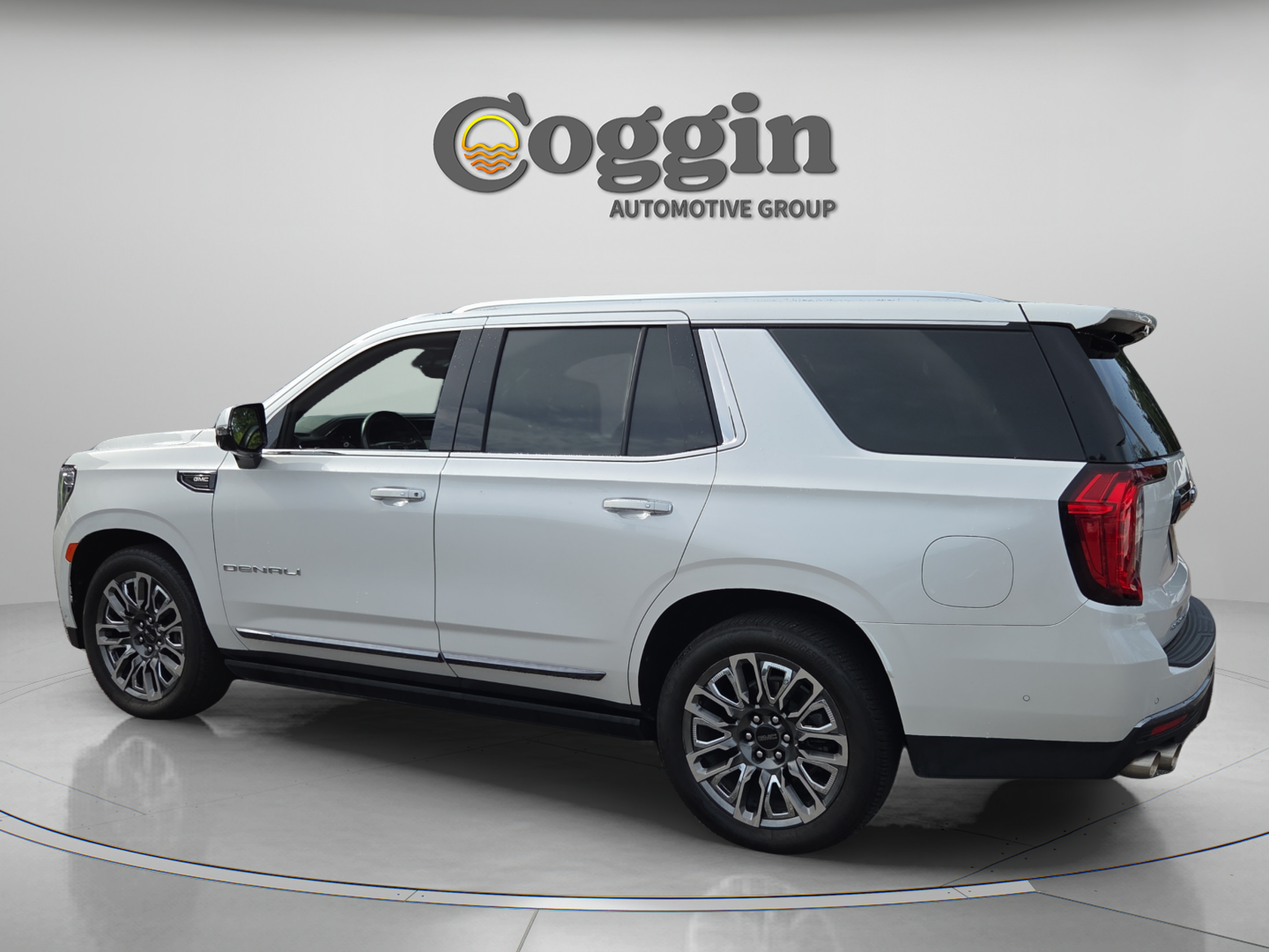 Certified 2023 GMC Yukon Denali Ultimate AWD/4WD image 3