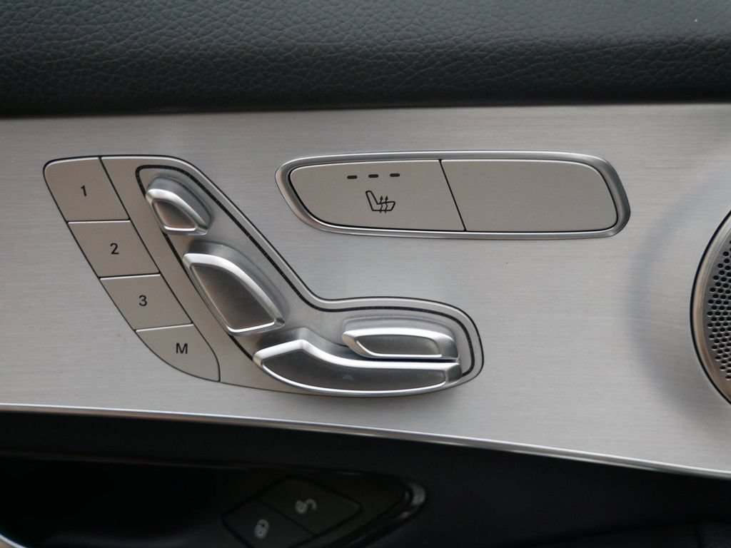 Used 2021 Mercedes-Benz GLC 300 4MATIC image 17