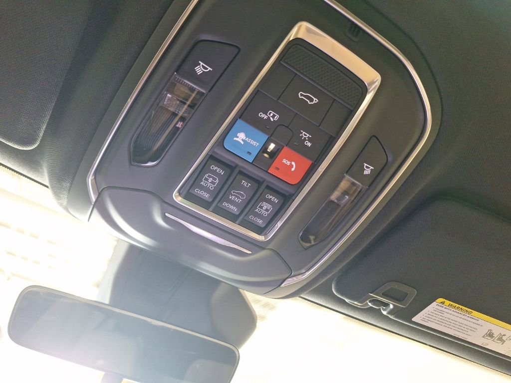 New 2025 Jeep Grand Cherokee Limited w/ Black Appearance Package image 17