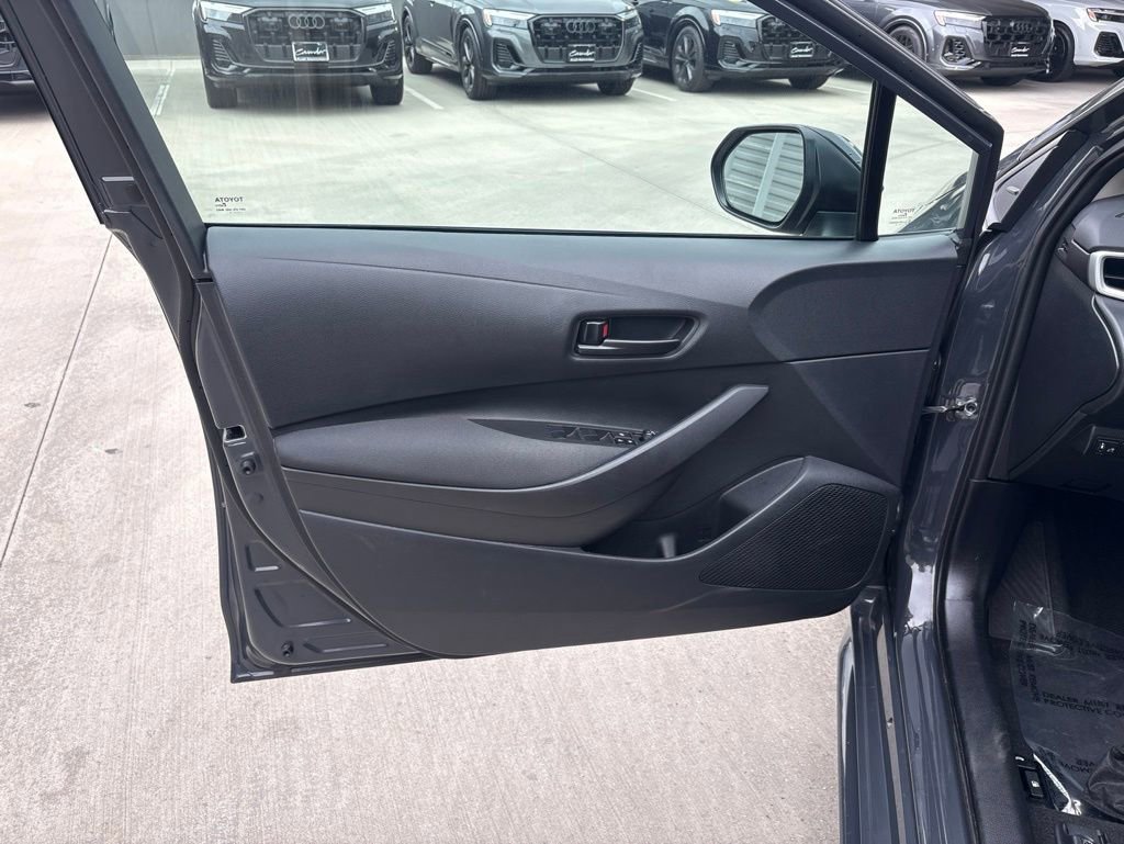 Used 2025 Toyota Corolla LE FWD image 10