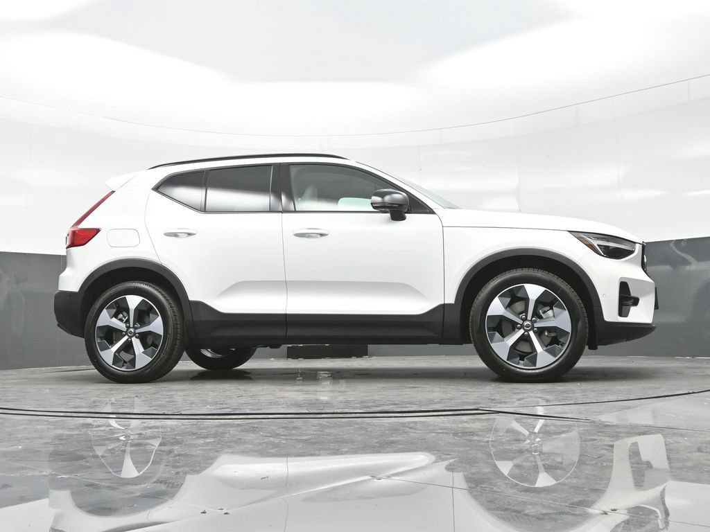 New 2026 Volvo XC40 B5 Plus w/ Protection Package Premier AWD/4WD image 15