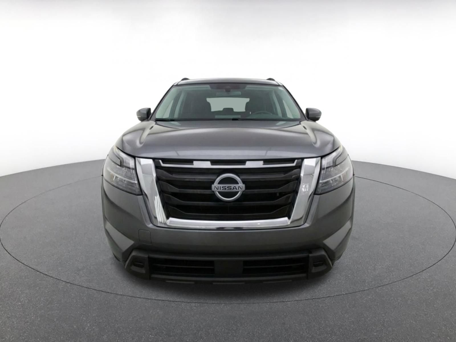 Used 2025 Nissan Pathfinder SV FWD image 4