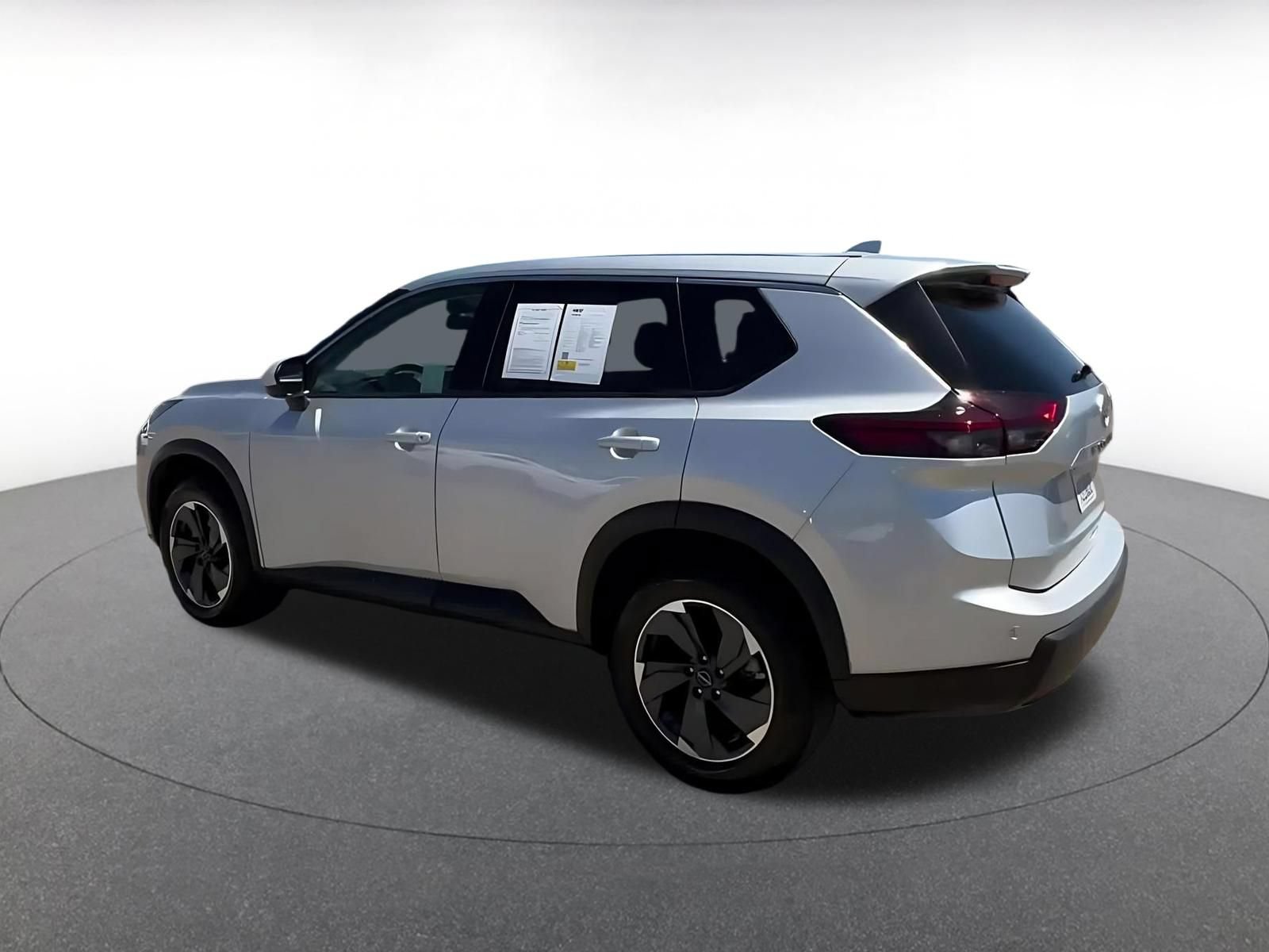Used 2025 Nissan Rogue SV FWD image 10
