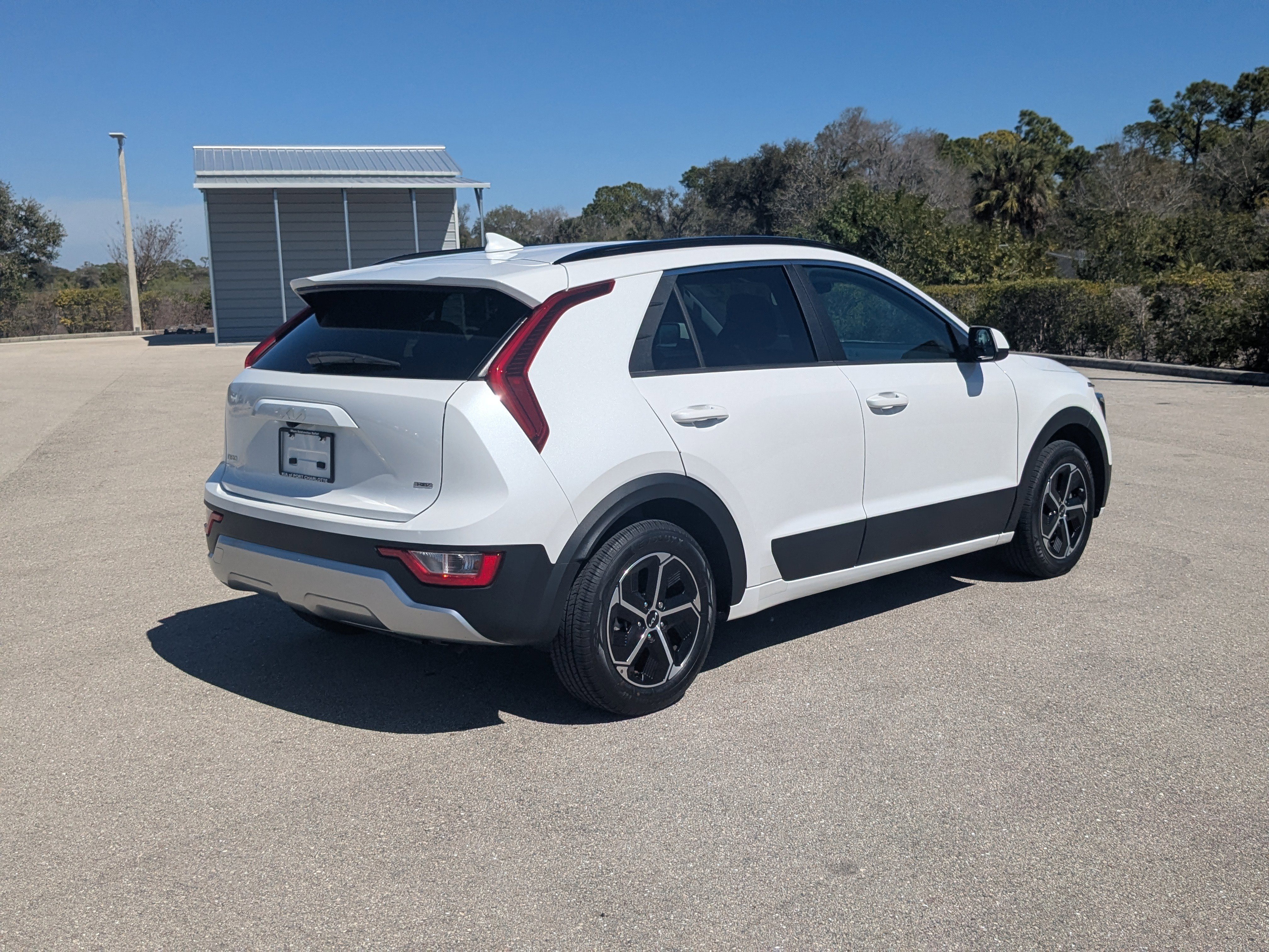 Certified 2024 Kia Niro LX image 5