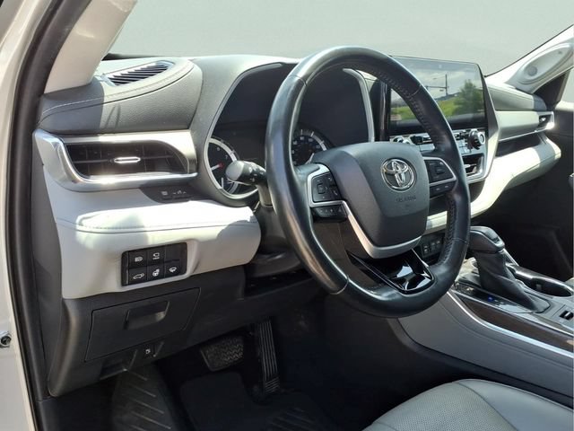 Used 2022 Toyota Highlander Limited AWD/4WD image 13