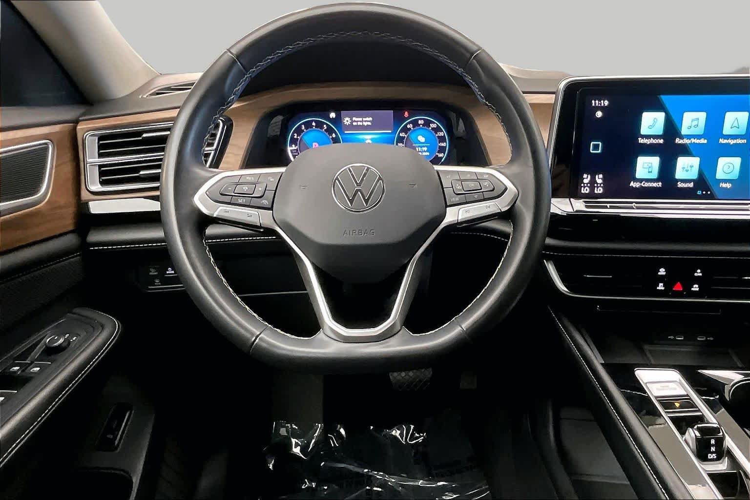 Used 2024 Volkswagen Atlas SE FWD image 6
