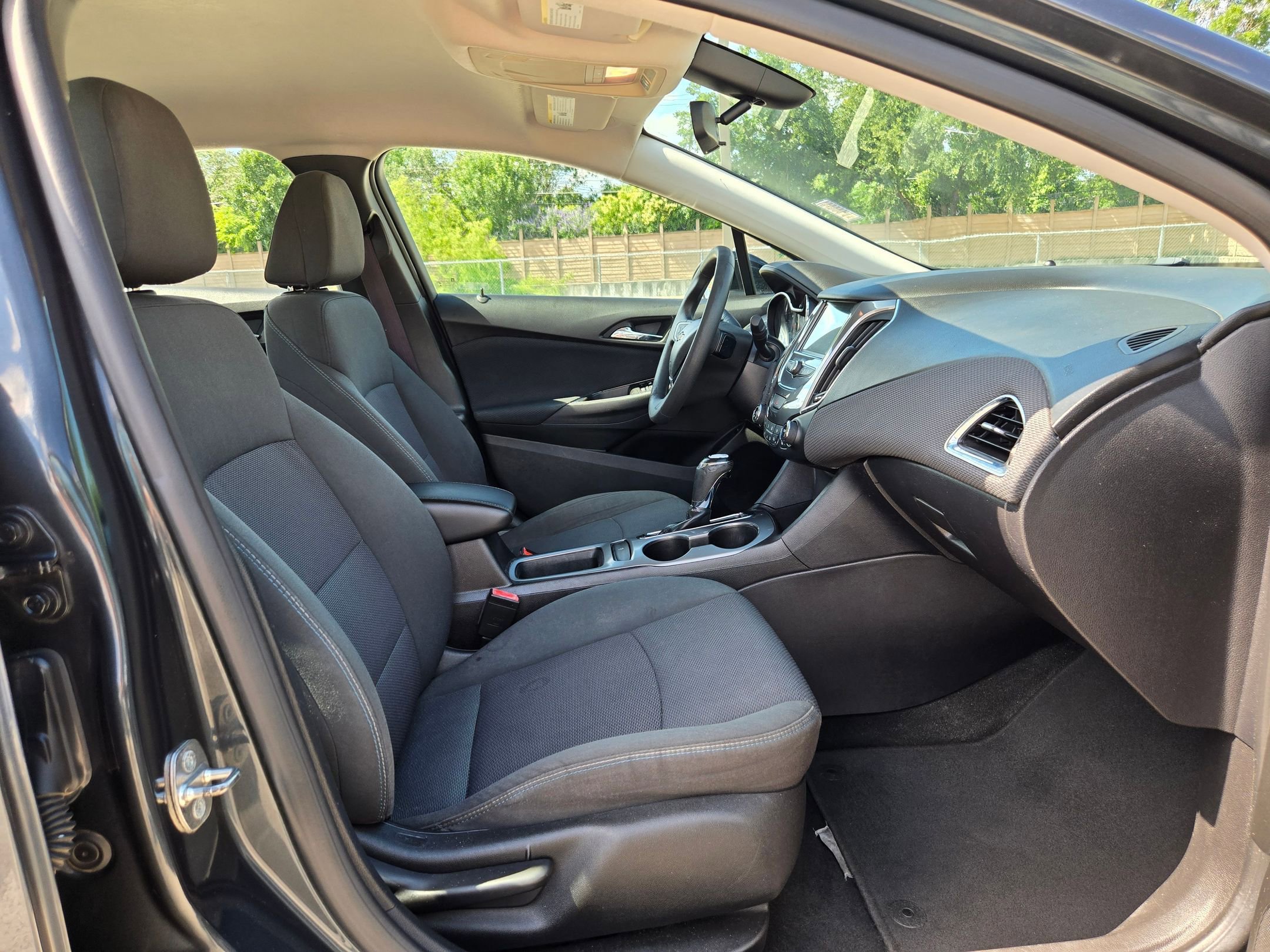 Used 2017 Chevrolet Cruze LT w/ Convenience Package FWD image 28