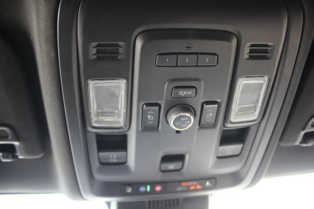Used 2023 Chevrolet Suburban Z71 w/ Luxury Package AWD/4WD image 11