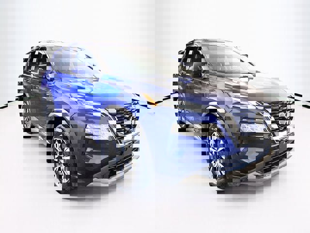 Certified 2023 Nissan Rogue SV image 3