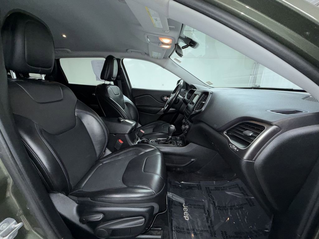 Used 2019 Jeep Cherokee Latitude Plus image 13