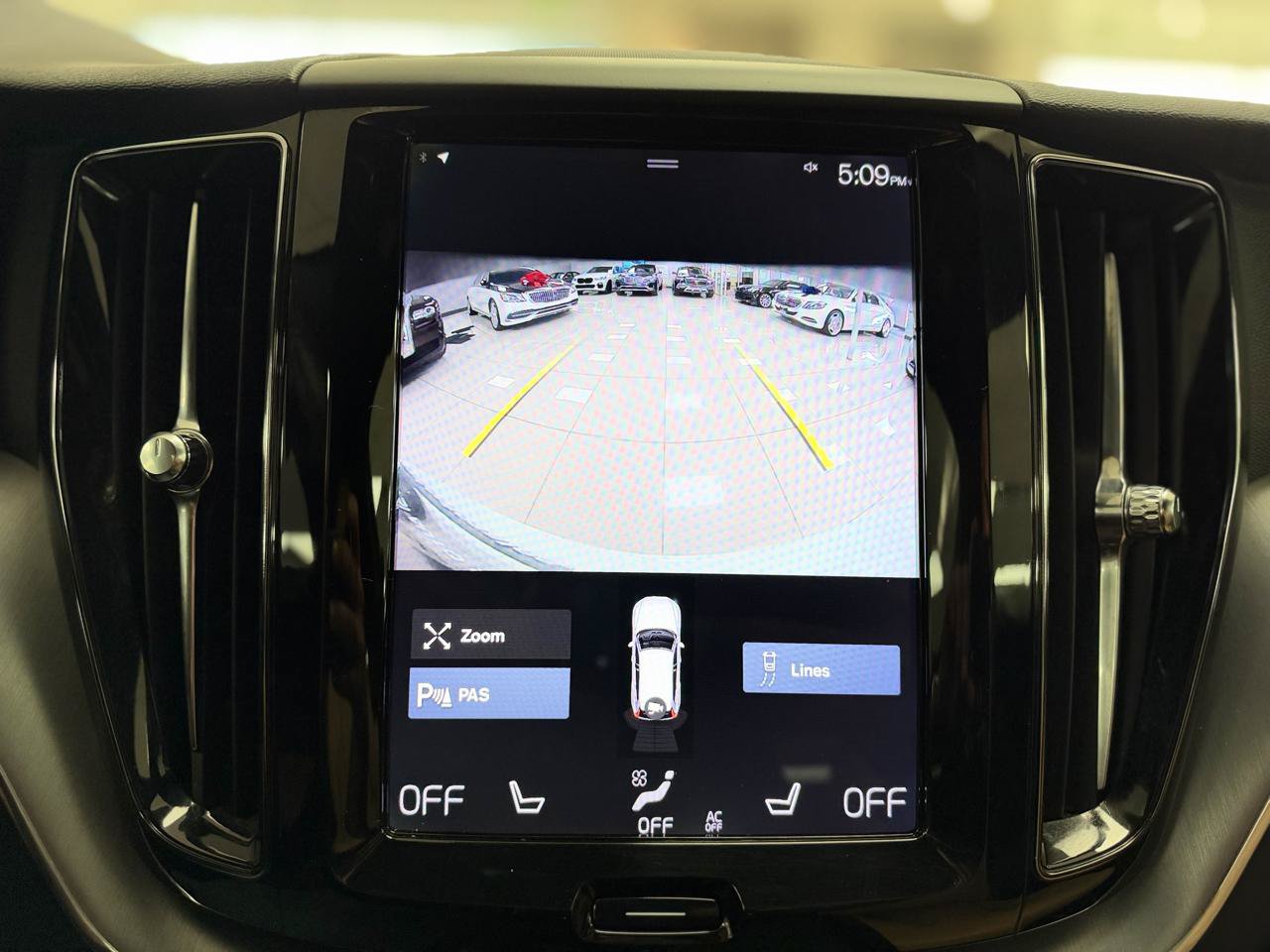 Used 2020 Volvo XC60 T5 Momentum AWD/4WD image 19