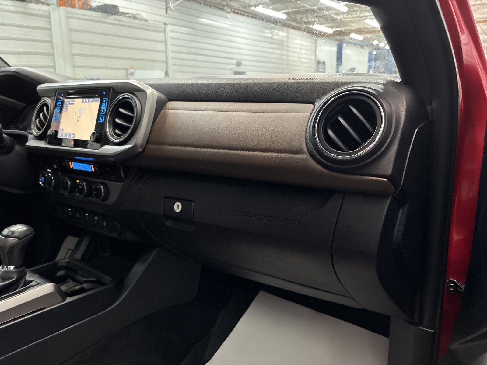 Used 2017 Toyota Tacoma Limited image 31