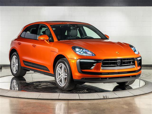 Certified 2025 Porsche Macan image 7