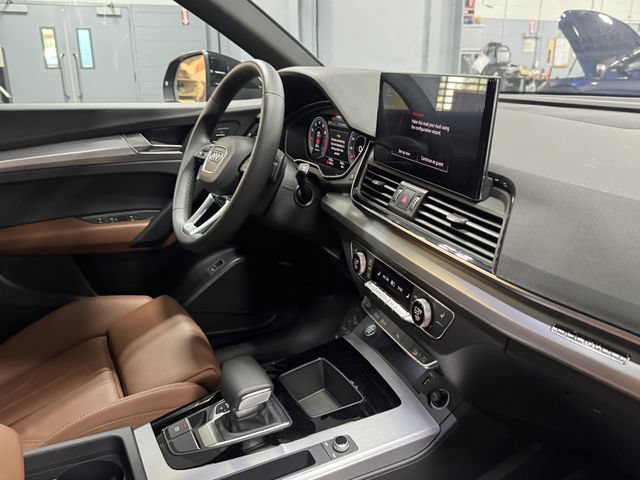 Used 2025 Audi Q5 2.0T Premium w/ Convenience Plus Package AWD/4WD image 30