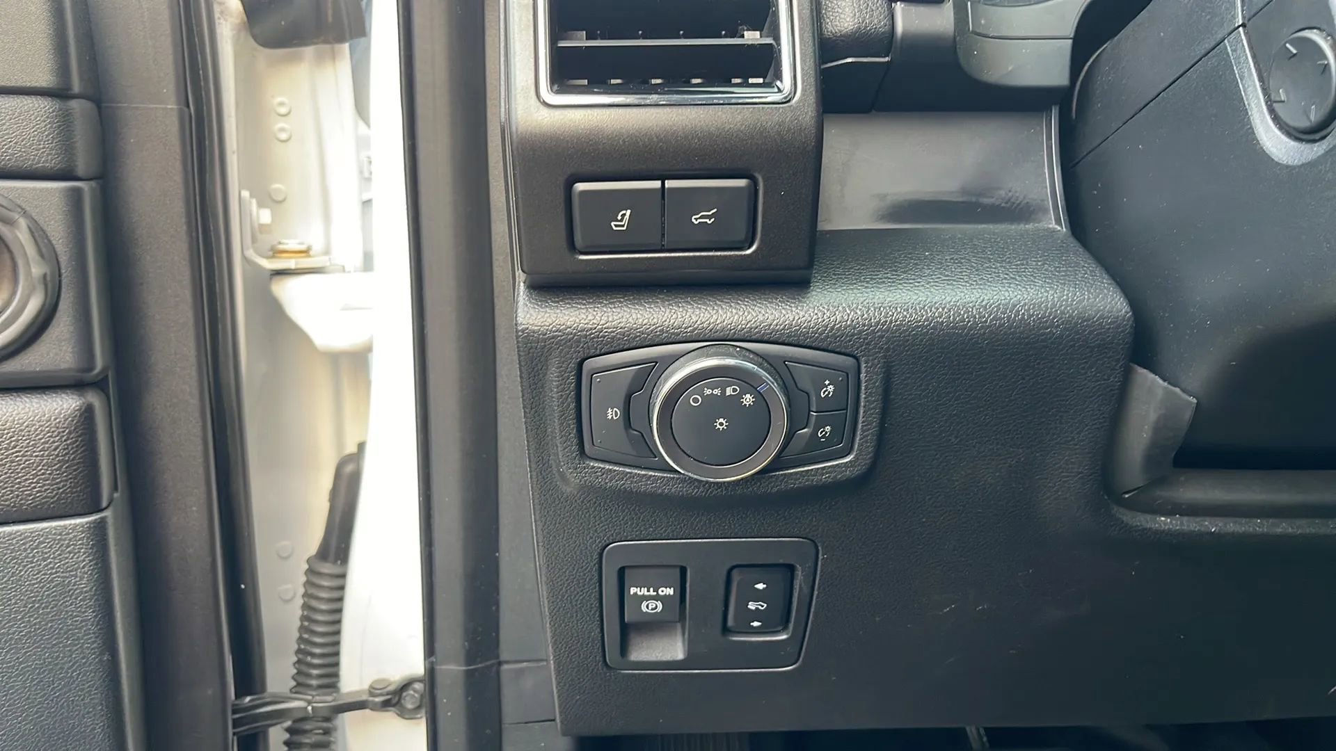 Used 2018 Ford Expedition Max Limited w/ Equipment Group 301A image 19