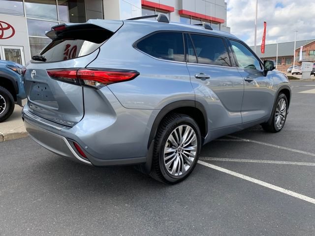 Used 2023 Toyota Highlander Platinum image 3