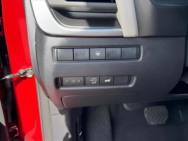 Used 2025 Nissan Rogue SV FWD image 23