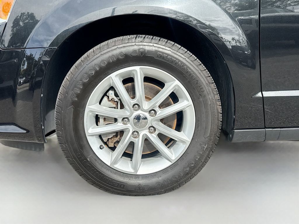 Used 2020 Dodge Grand Caravan SXT image 31