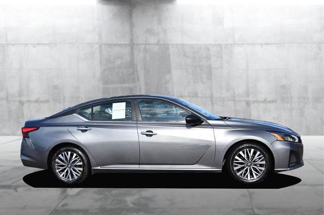 Used 2024 Nissan Altima 2.5 SV image 5