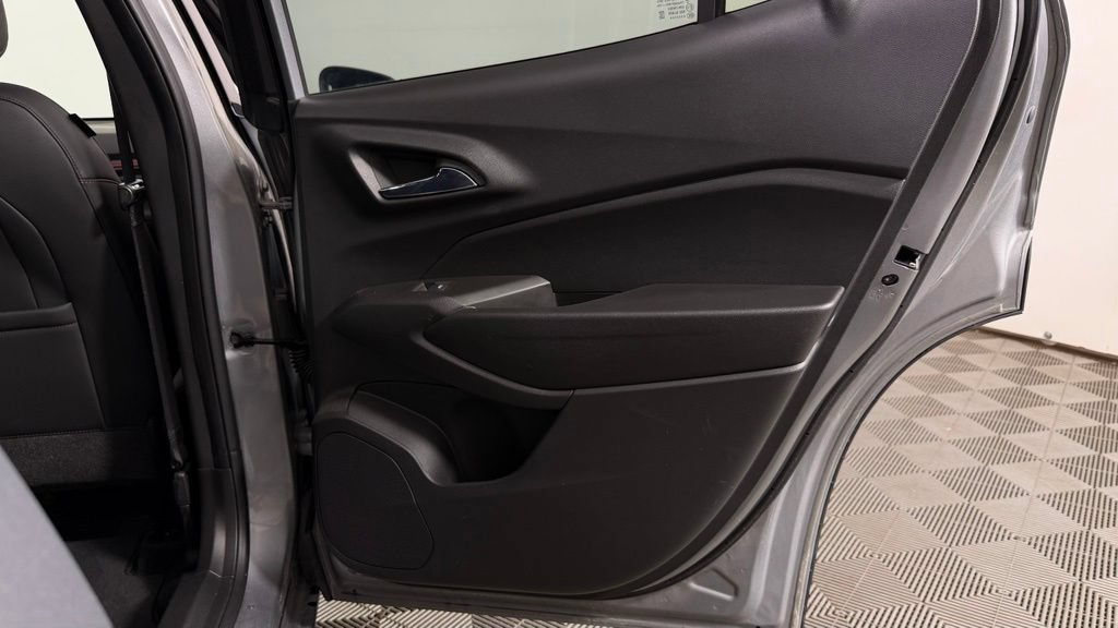 Used 2024 Chevrolet Trax RS w/ Sunroof Package FWD image 27