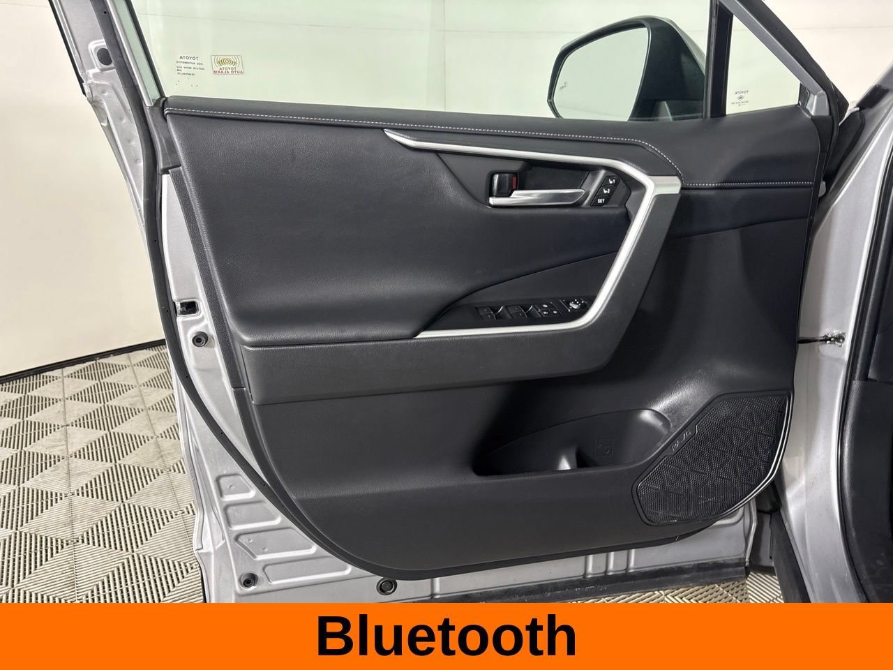 Used 2022 Toyota RAV4 Limited w/ Limited Grade Weather Package AWD/4WD image 10