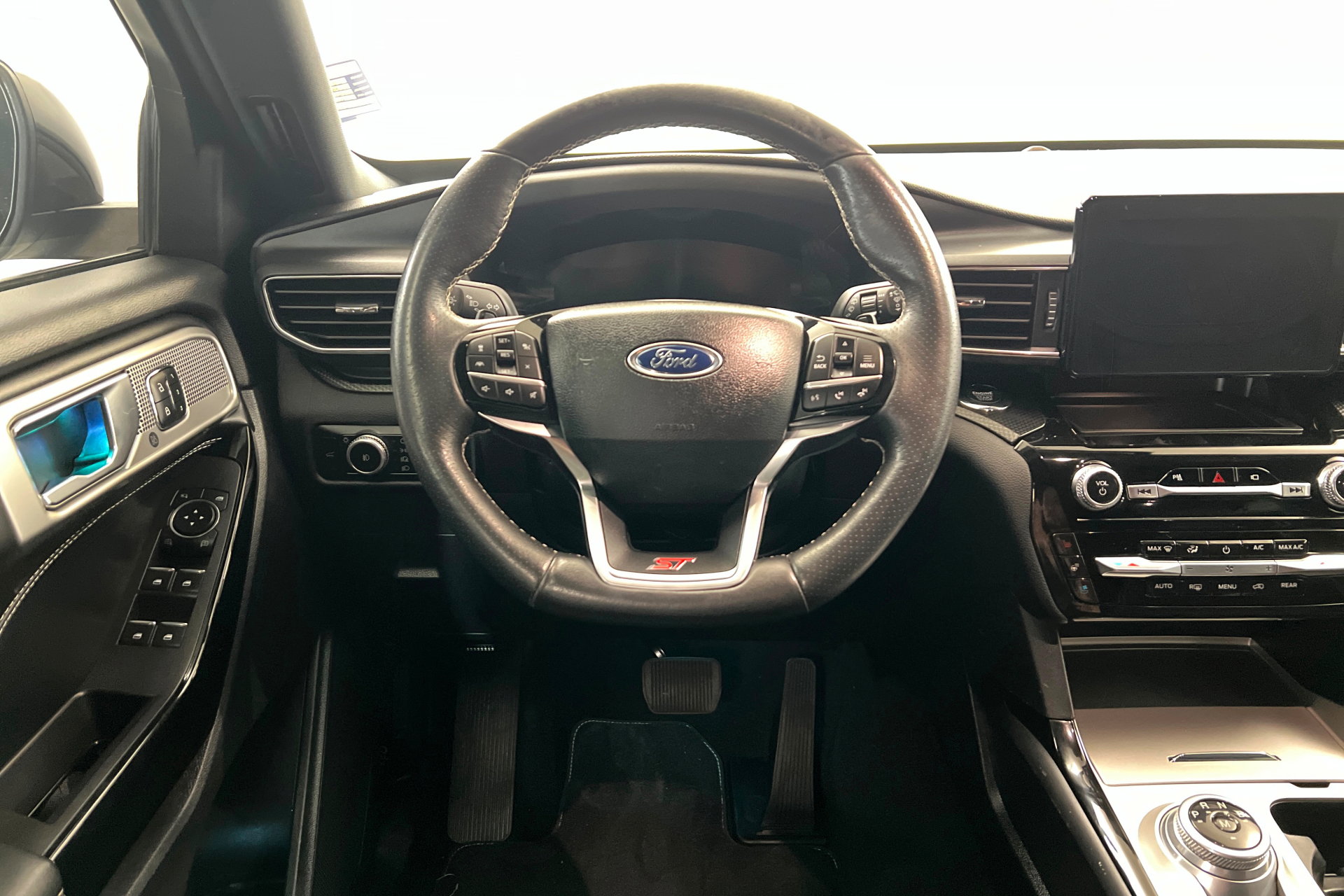 Used 2023 Ford Explorer ST w/ Equipment Group 401A AWD/4WD image 13