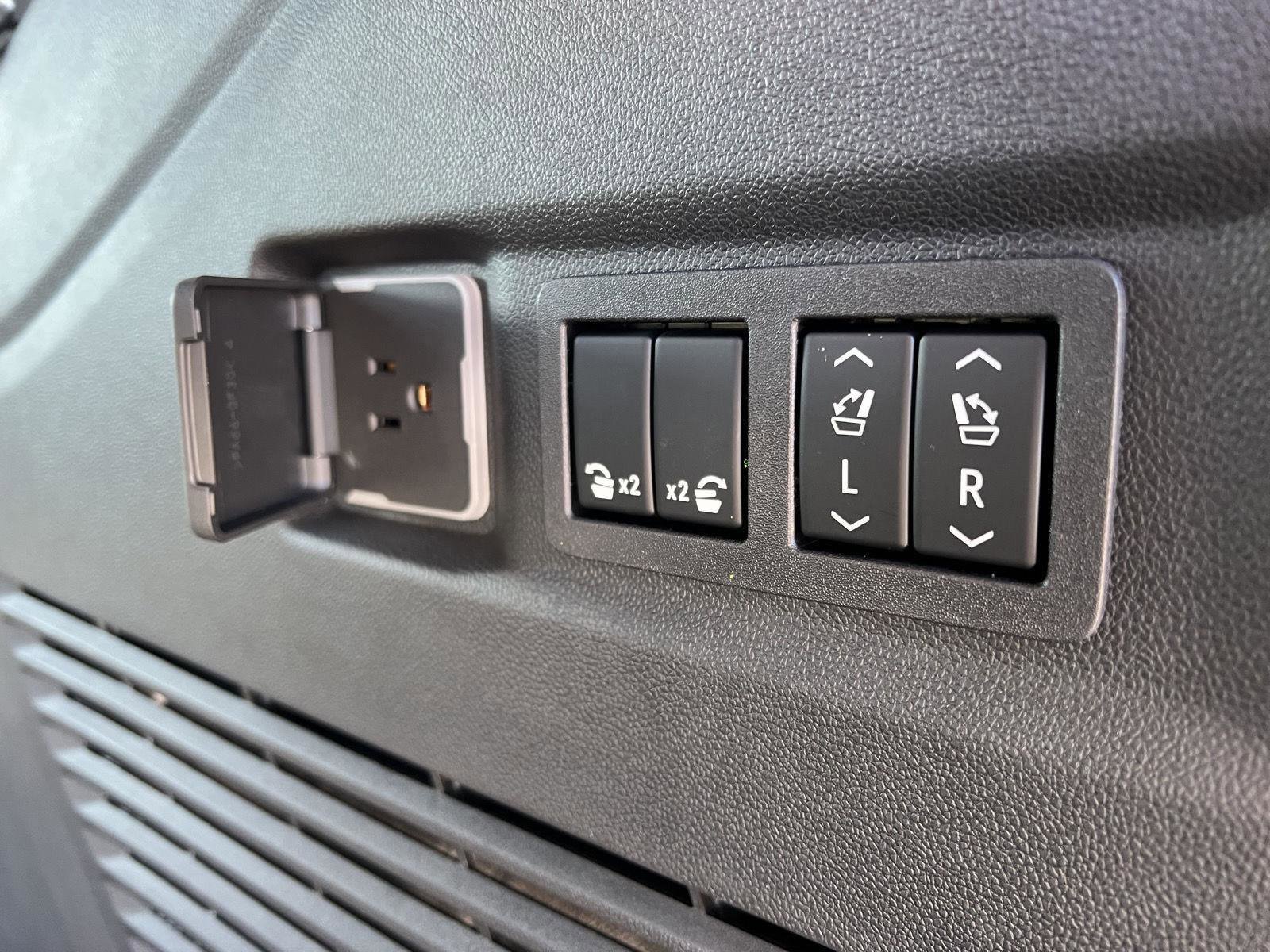 New 2026 GMC Yukon Denali w/ Sun & Power Step Package image 49