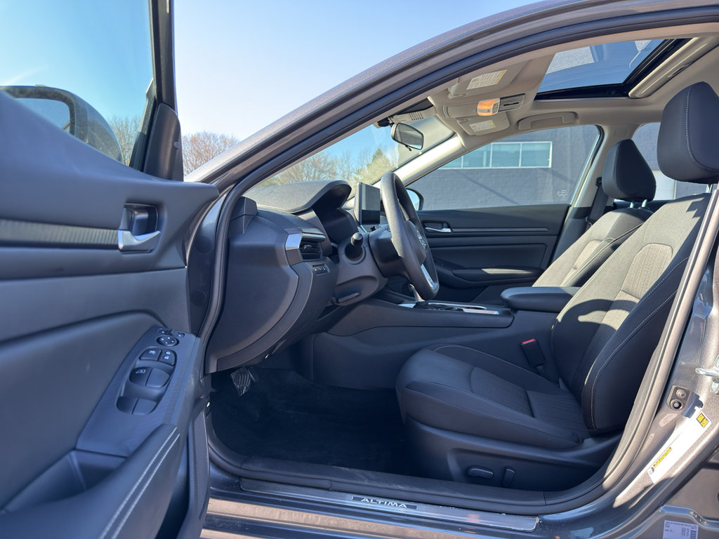 Certified 2025 Nissan Altima 2.5 SV w/ SV Special Edition Package AWD/4WD image 11