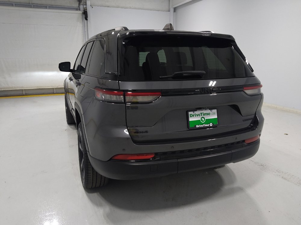 Used 2023 Jeep Grand Cherokee Limited w/ Black Appearance Package AWD/4WD image 6