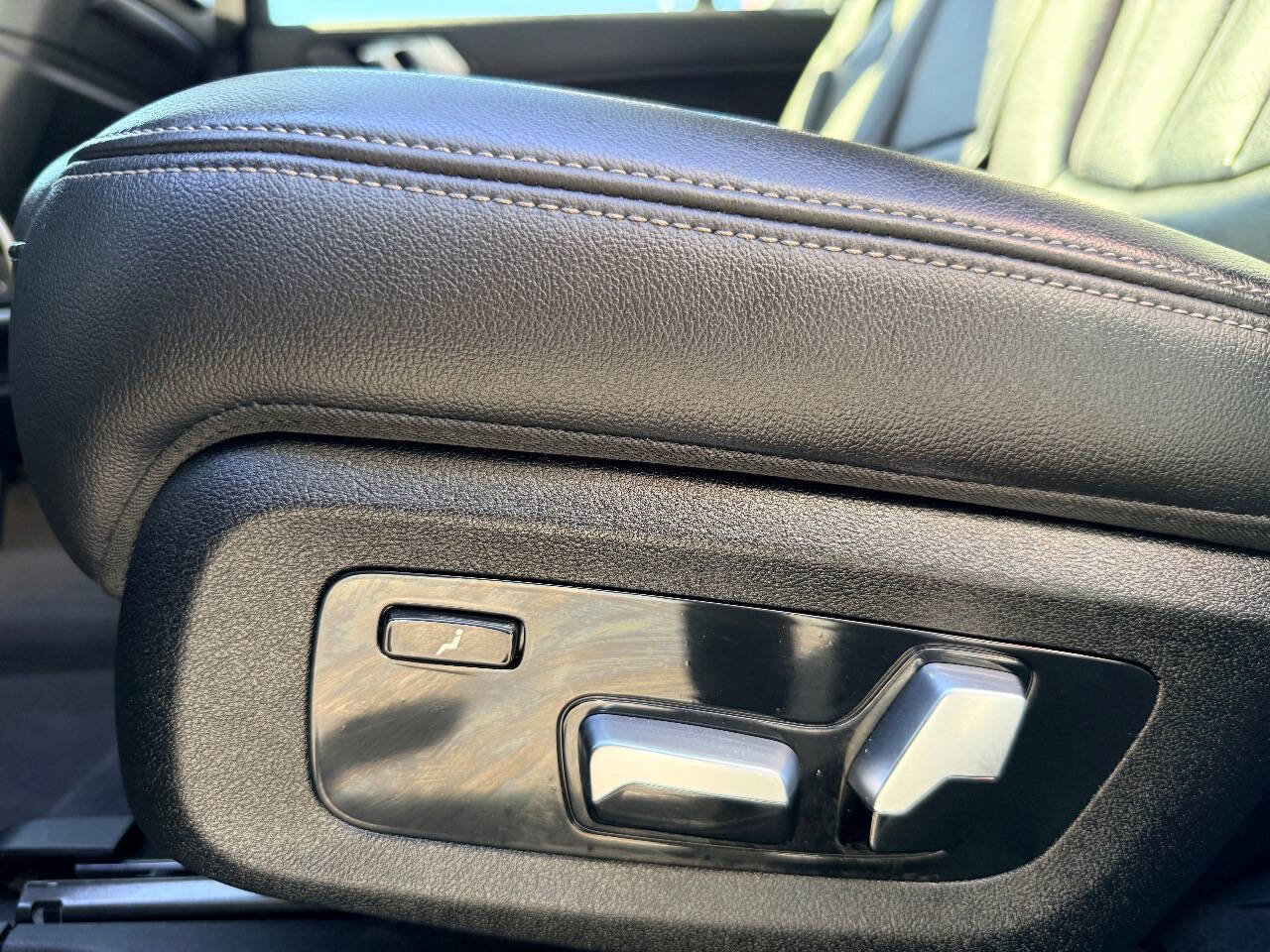 Used 2020 BMW X7 xDrive40i w/ Luxury Seating Package image 30