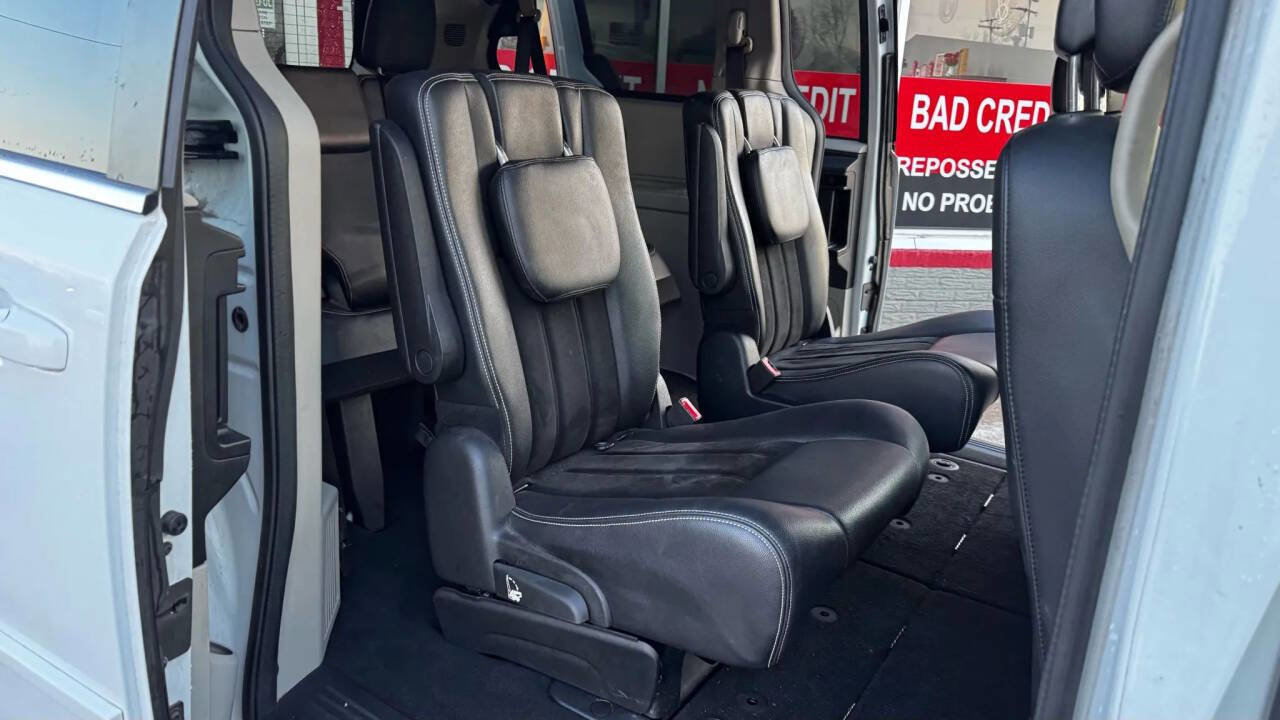 Used 2017 Dodge Grand Caravan GT image 19