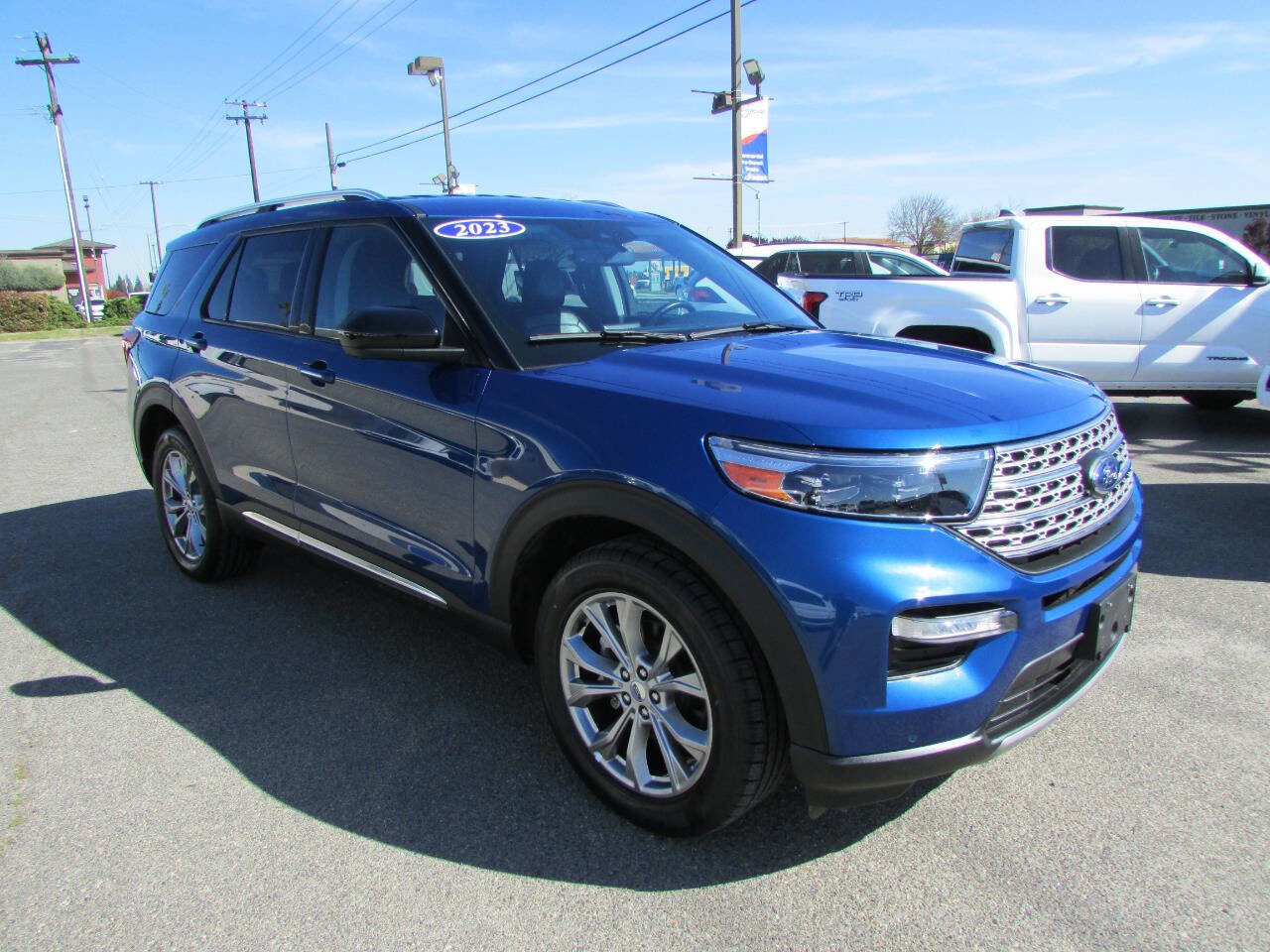 Used 2023 Ford Explorer Limited image 2