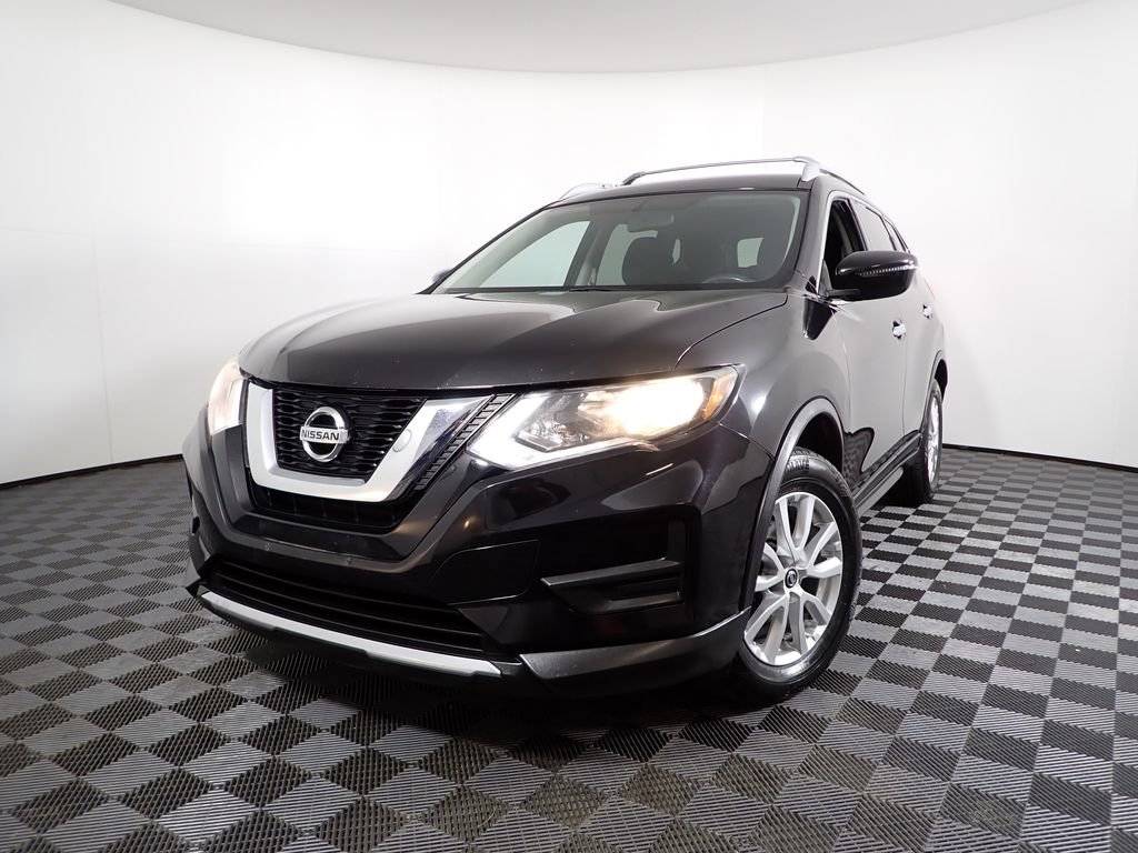 Used 2017 Nissan Rogue SV image 2