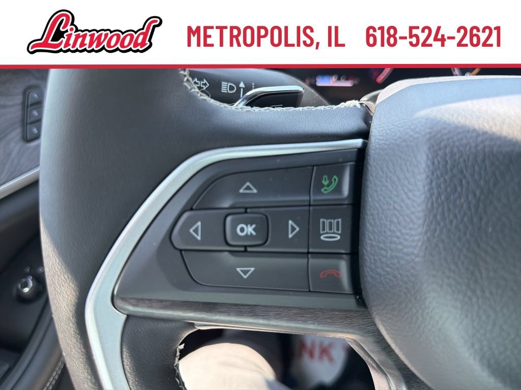 Used 2024 Jeep Grand Cherokee Limited w/ Black Appearance Package AWD/4WD image 17