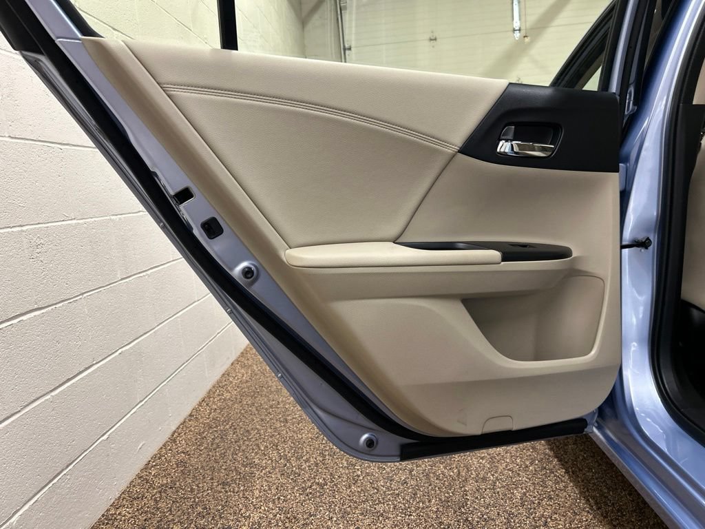 Used 2017 Honda Accord EX-L image 14