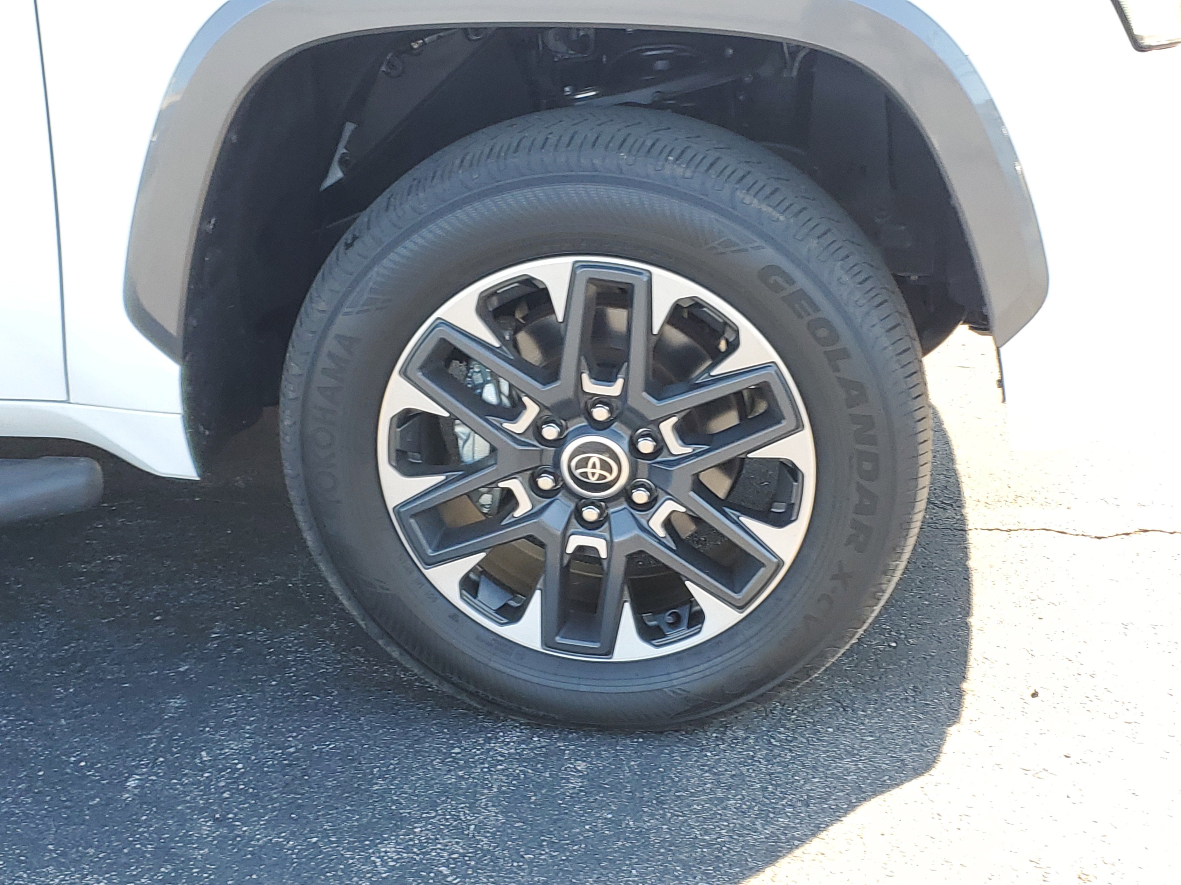 Used 2024 Toyota Tundra Limited image 5