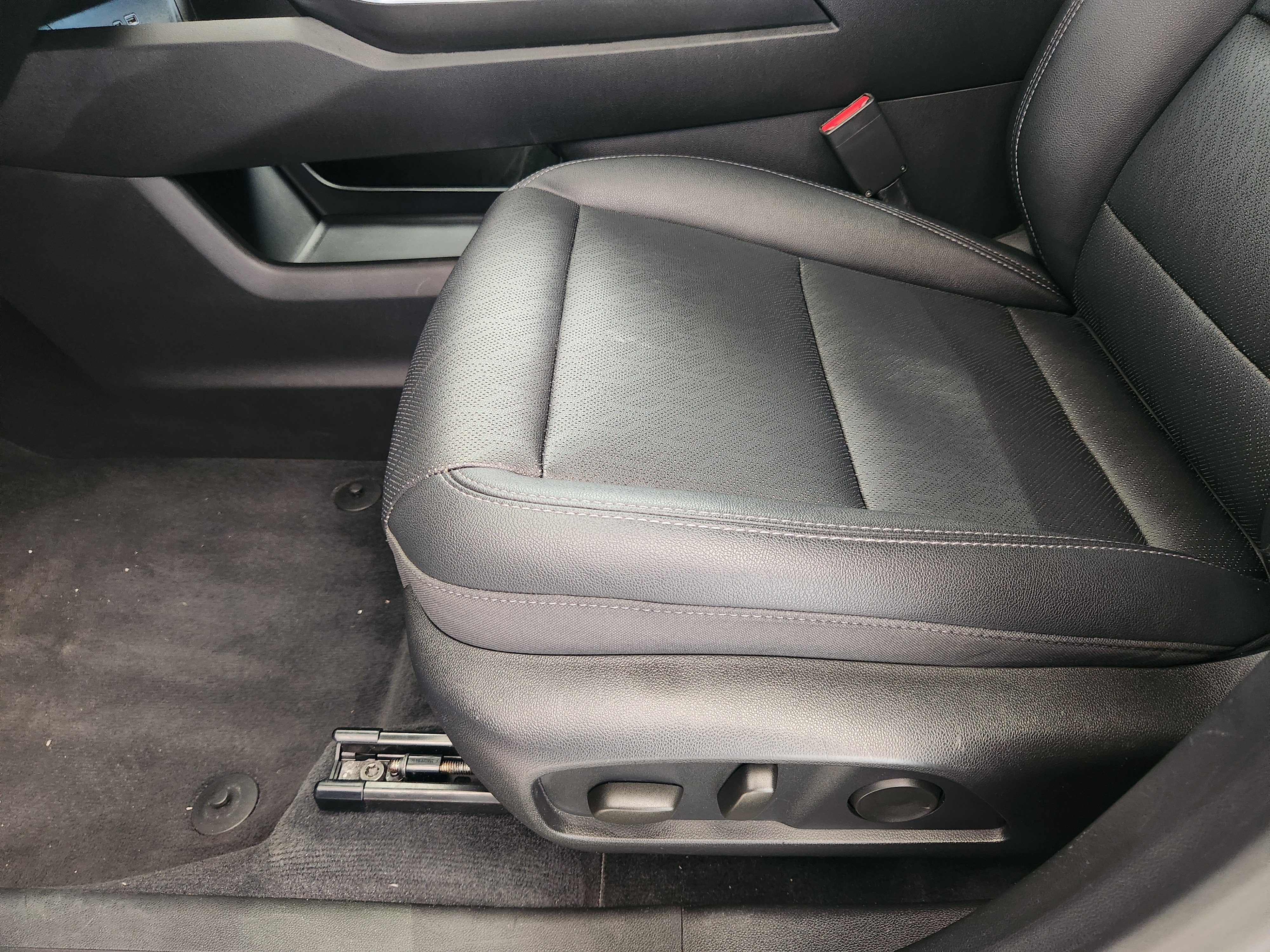 Used 2025 Chevrolet Equinox LT w/ Convenience Package II FWD image 25