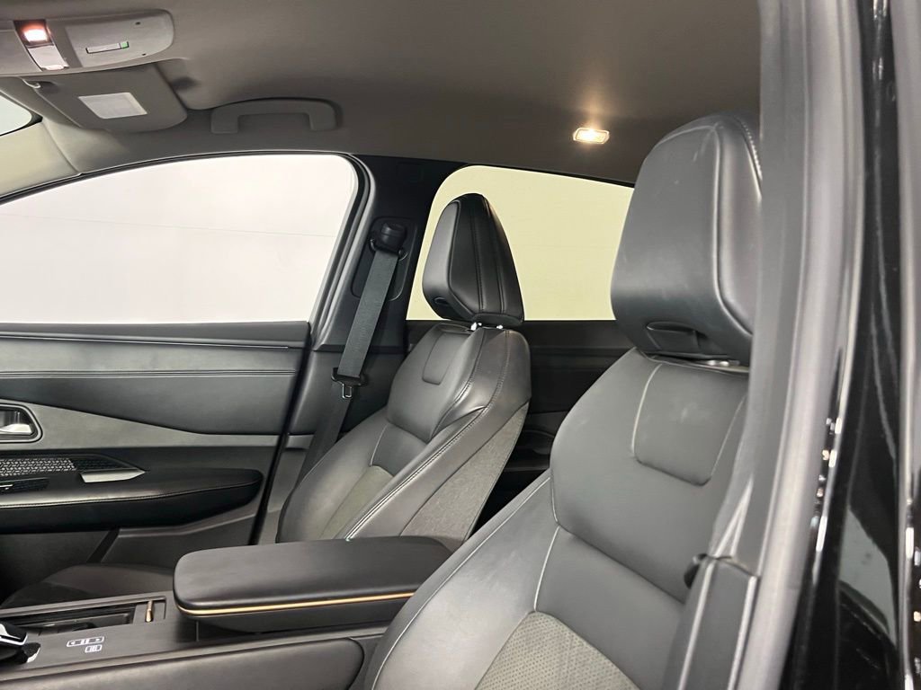 Used 2023 Nissan Ariya AWD image 22
