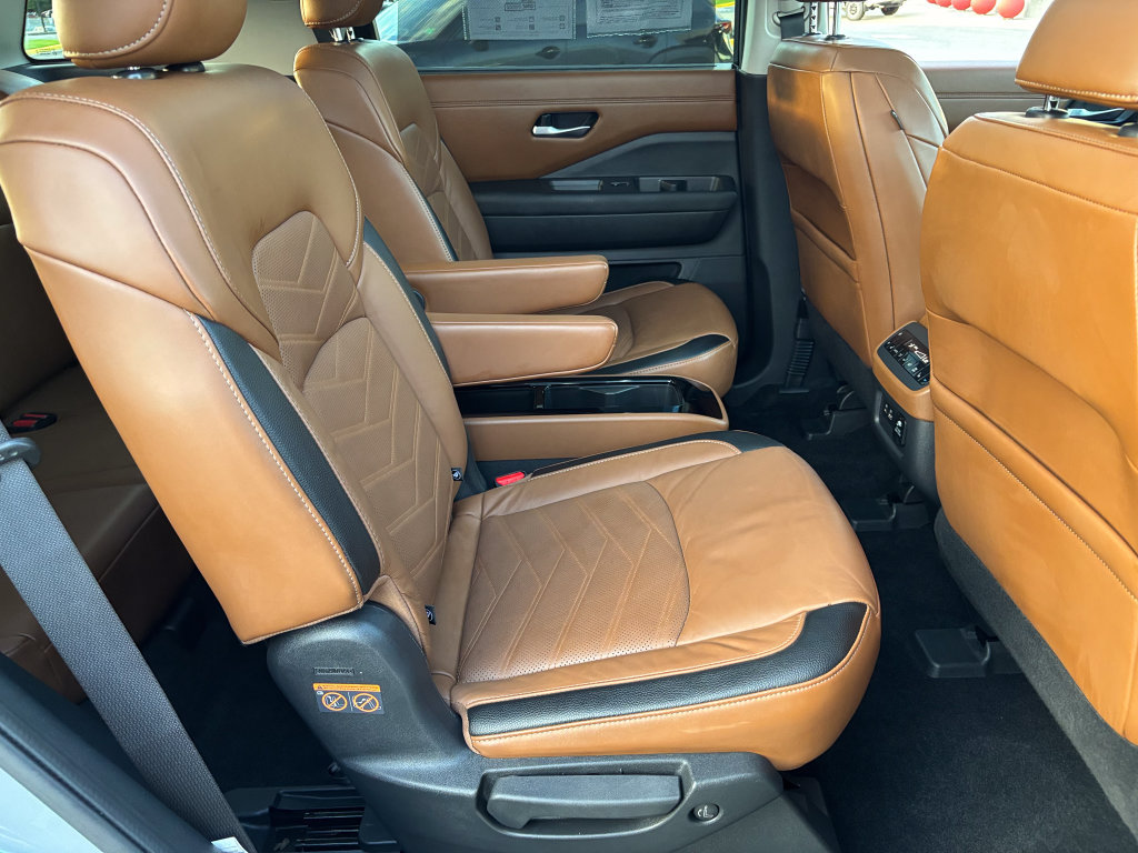 Used 2022 Nissan Pathfinder Platinum w/ Cargo Package AWD/4WD image 45