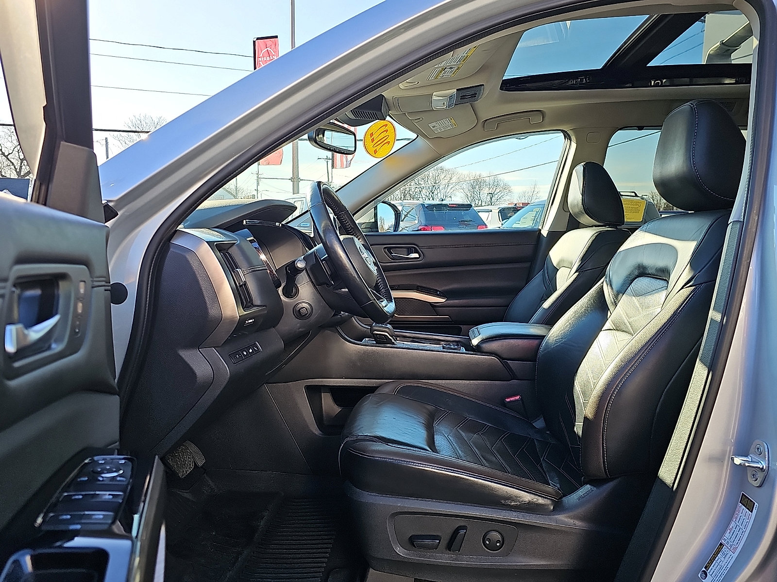 Used 2022 Nissan Pathfinder Platinum w/ Cargo Package image 16