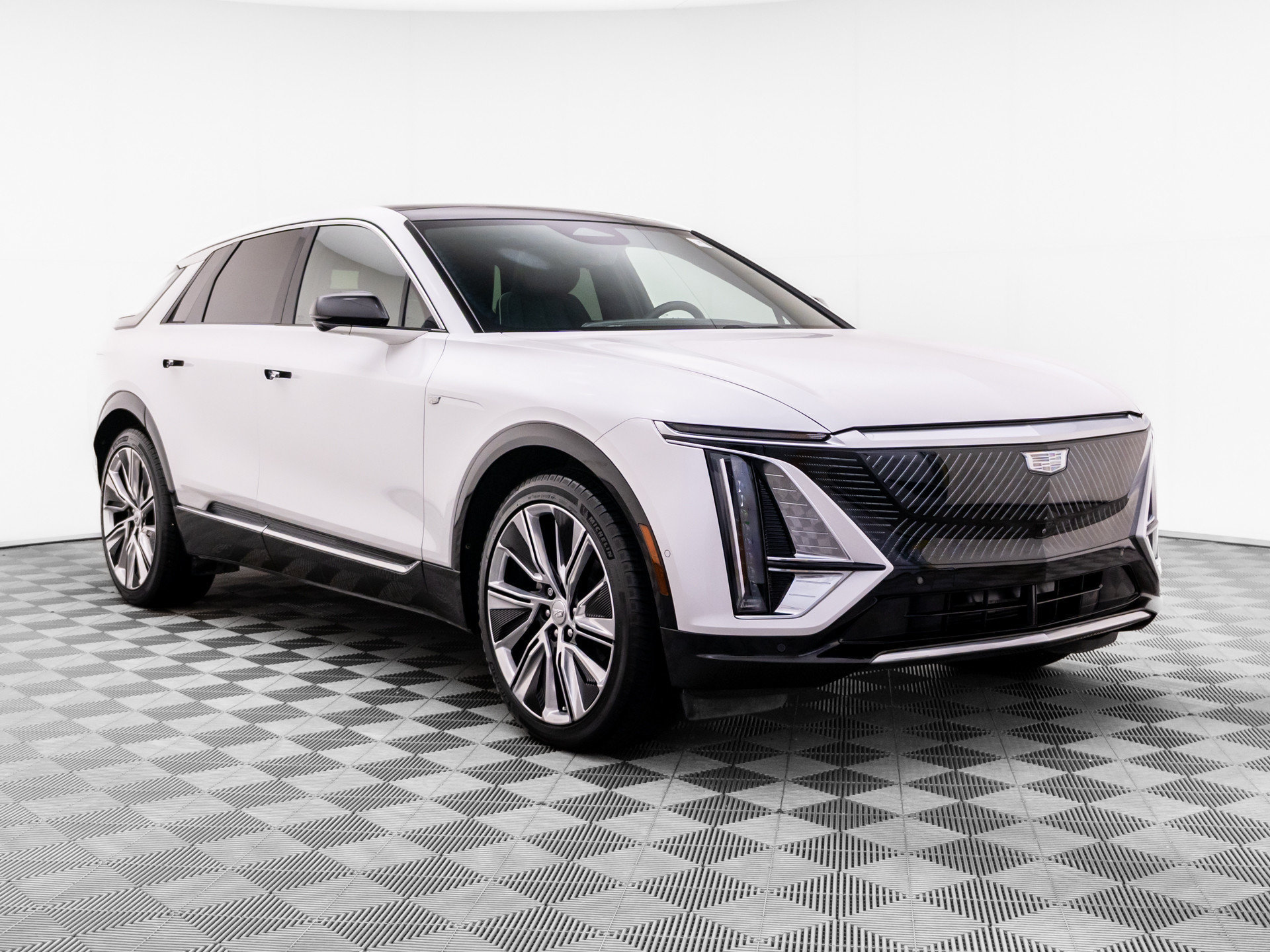 Used 2025 Cadillac Lyriq Luxury w/ Nappa Leather Package AWD/4WD image 9