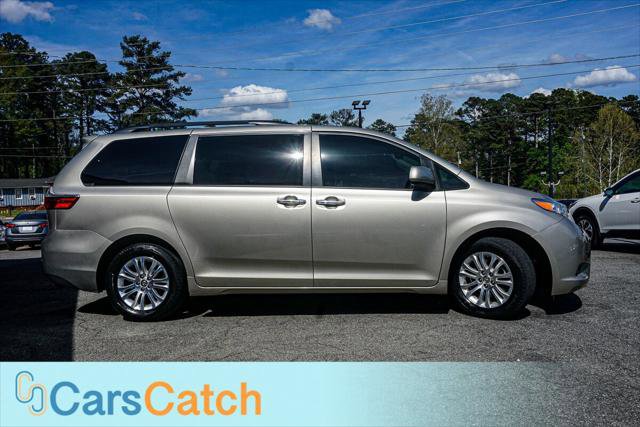 Used 2017 Toyota Sienna XLE w/ XLE Navigation Package image 2