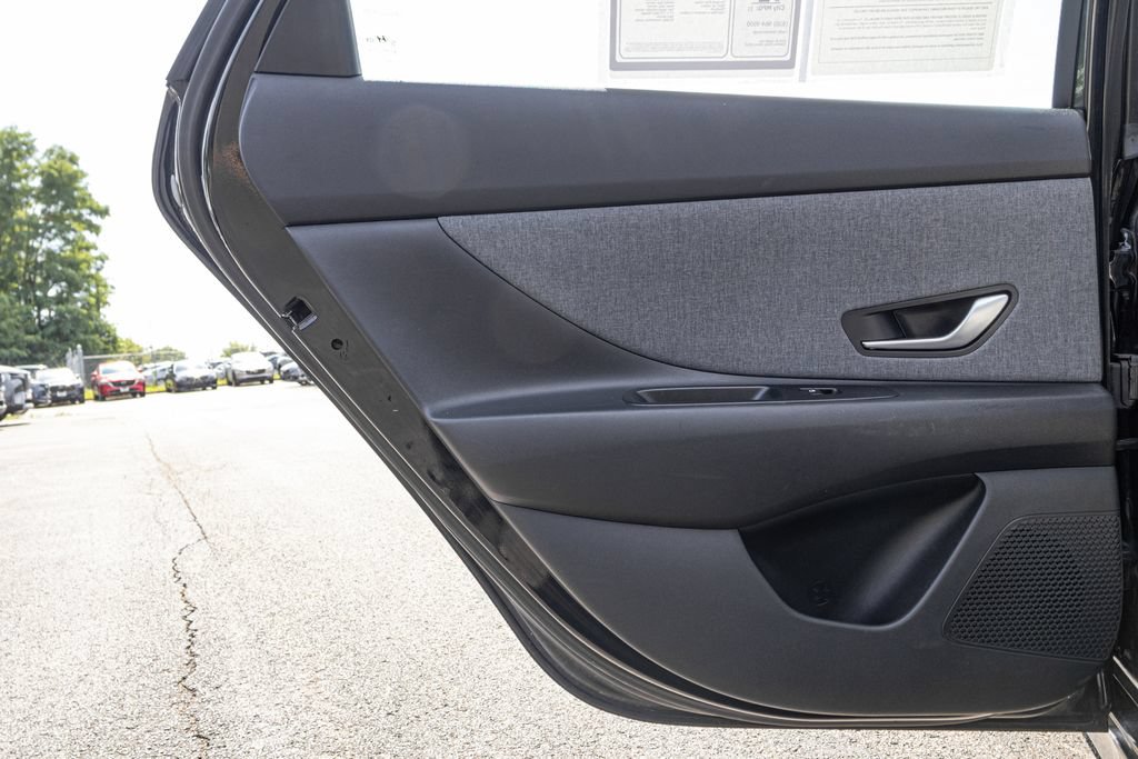 Certified 2024 Hyundai Elantra Limited FWD image 31